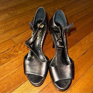 Juicy Couture leather heels